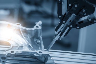 Otomotiv endüstrisinin kontrol sürecindeki yüksek teknoloji otomatik robotik. Robotik sistemin kalite kontrol teknolojisi.