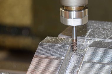 CNC Değirmen Makinesi, basını kesme kısmen boğa burunlu değirmen aletleriyle öldü. Kalıplar, sert top değirmeni ile makine merkeziyle kesme işlemi yapıyor.