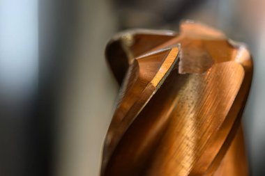 Yakın çekim sahnesi, boğanın burnu, değirmen aletleri. Makine merkezi için kesme aracı.