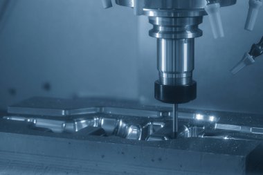 CNC değirmen makinesi enjeksiyon kalıbını katı top değirmeni aracıyla kesiyor. Kalıplar, sert top değirmeni ile makine merkeziyle kesme işlemi yapıyor.