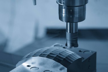 CNC değirmen makinesi, enjeksiyon küf parçalarını indekslenebilir araçlarla kesiyor. Kalıplar ve ölüm üretim süreci, son değirmen araçları ile makine merkezi tarafından.