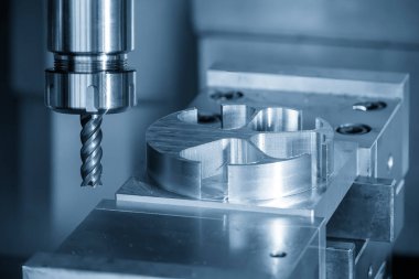 CNC değirmen makinesi alüminyum kısmını düz burun değirmeni aletinden kesiyor. Kalıplar, sert top değirmeni ile makine merkeziyle kesme işlemi yapıyor.