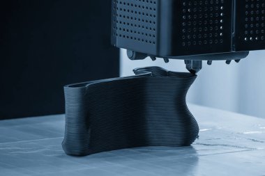 Üç boyutlu yazıcı makinesinin katkı maddesi üretimini kapat. Hızlı prototip yöntemi ile yüksek teknoloji üretim süreci.  