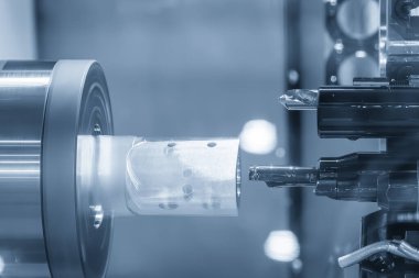 CNC Torna Makinesi tipi İsviçre tipi çok görevli metal tüp parçalarını kesiyordu. CNC dönüşüm makinesinin yüksek teknolojili metal işlemesi .