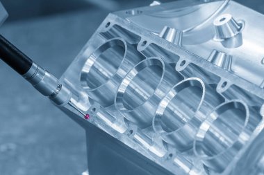 V8 alüminyum motor silindir blok parçalarını ölçen çok eksenli CMM makinesi. Çoklu eksen CMM makinesi ile otomotiv parçalarının kalite kontrolü