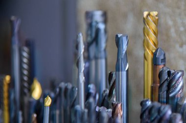 Yakın çekim sahnesi, düz burun ya da kare şeklindeki değirmen aletleri. Makine merkezi için kesme aracı.
