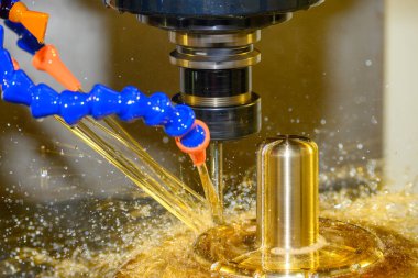 CNC değirmen makinesinin bitirdiği sahne, pirinç kabuk kalıplarını yağ soğutucu metoduyla kesti. CNC makine merkezi tarafından üretilen kalıp ve ölüm süreci.