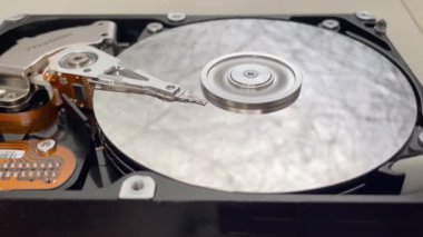 HDD veri kurtarma konsept diski siber güvenliği döndürüyor
