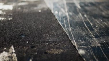 Profesyoneller tarafından köpük beton üzerine su geçirmez çatı.