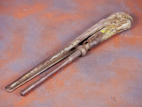 Παλιό Σκουριασμένο Ρυθμιζόμενο Κλειδί Πορτοκαλί Φόντο Grunge — Φωτογραφία Αρχείου