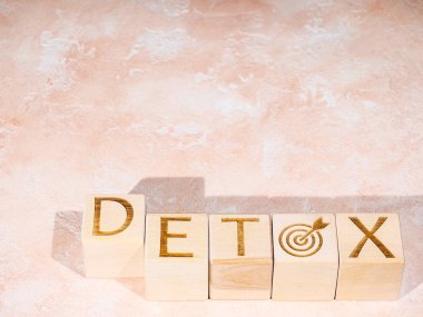 Tahta küplerle ilgili DETOX metni vücut temizleme kavramı