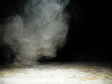 Beton yüzey üzerinde duman etkisi olan ürün sunumu için arkaplan