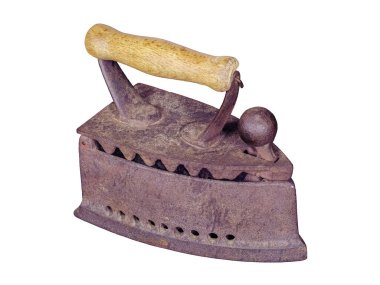 Beyaz zemin üzerinde izole edilmiş paslı bir kömür düzleştirici demir.