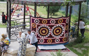 Dushanbe, Tacikistan 2023 - 14 Mayıs 2023: Geleneksel Tacik düğünü