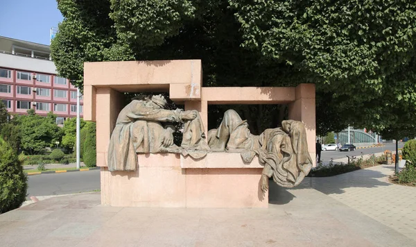 Pomnik Sadriddina Aini Duszanbe — Zdjęcie stockowe