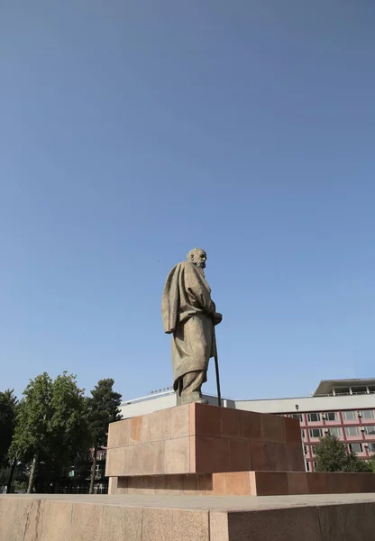 Monumentul Lui Sadriddin Aini Din Dushanbe — Fotografie, imagine de stoc