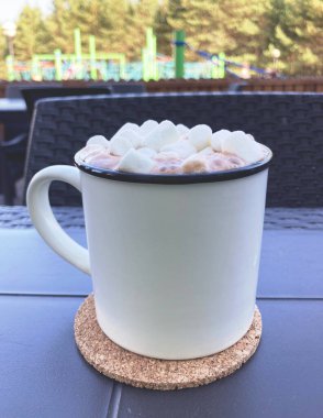 Hatmi ile kakao fincan