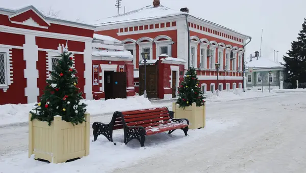 古い小さな町の冬の街並み ロイヤリティフリーのストック写真