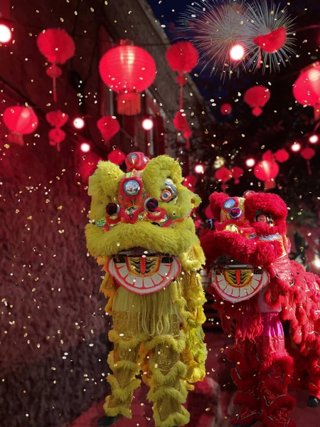 中国の旧正月 龍の年 ライオンと花火で挨拶バナー ロイヤリティフリーのストック画像