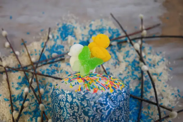 Easter Cake Kulich Decorated White Sugar Icing Yellow Duck — Stock Photo, Image