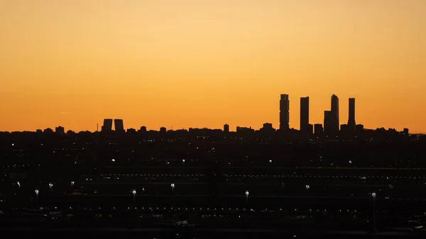 Silhouette Madrid Skyline Its Towers Sunset Gold Coloured Sky Summer — Stock Photo, Image