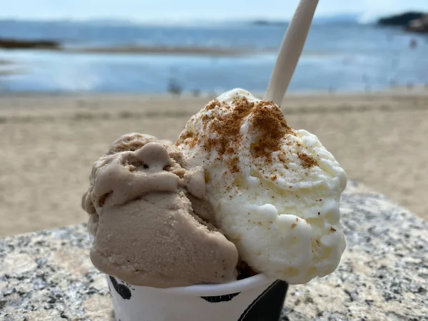 Sun, Sand ve Scoops: Fındık ve Tiramisu Sahilden Ev Yapımı Dondurma.