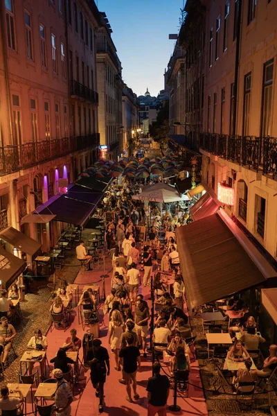 Lizbon, Portekiz - 23 Temmuz 2023: Rua Nova Do Carvalho - Lizbon Pembe Sokağı..
