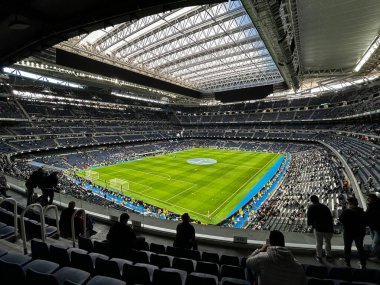 Mart 2024 'te inanılmaz yenilenmiş Santiago Bernabeu Stadyumu.