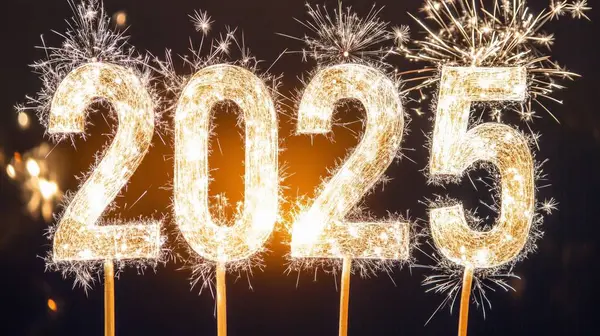 2025 numaralı parlak kıvılcımlar yeni yılı kutlamak için gece gökyüzünü aydınlatıyor.