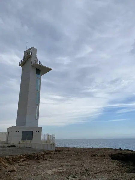 海岸の灯台 アータ灯台 アルコスブライス カステロン スペイン — ストック写真