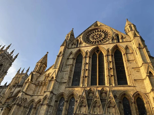 York Minster, İngiltere 'de York şehrinde bir Anglikan katedrali.