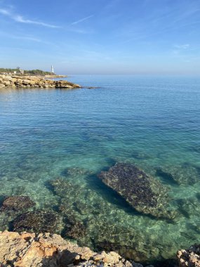 Deniz kıyısının güzel manzarası