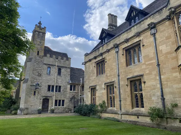 İngiliz evi, Oxford 'da eski taş ev, Oxford Üniversitesi, yaz. 