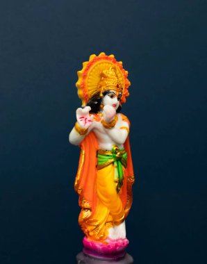 Mavi arka planda Hindu Tanrı Krishna Shree Krishna, Mutlu Janmashtami Hintli Janmashtami festivali, Tanrı Radha Krishna 'nın doğum günü, Tanrı Shri Krishna Janmashtami, Hint tanrısı, Tanrı Krishna, Janmashtami, Hare krsna, çiçekler, puja, mahabha