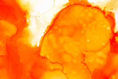 Sarı ve kırmızı alkol pankartı. Suluboya mürekkep. Soyut lüks sanat eserleri. Alkol arka plan mürekkebi tekniği.