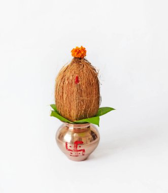 Hint festivali Ashaya Tritiya konsepti: Hindistan cevizli dekoratif kalaş ve çiçek desenli yaprak