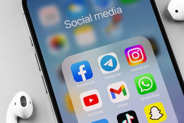 Mostrar Iconos Aplicaciones Redes Sociales Facebook Telegrama Instagram Youtube Gmail —  Fotos de Stock