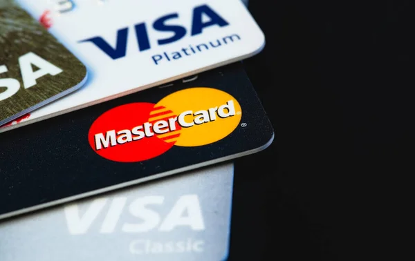 Logo Visa Mastercard Tarjetas Electrónicas Plástico Macro Primer Plano Visa — Foto de Stock