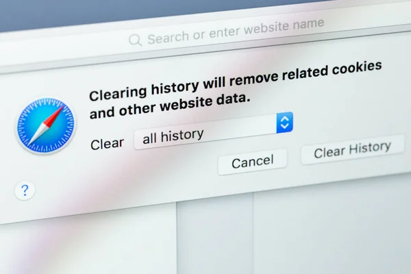 浏览器Safari删除历史记录 Cookie和显示Macbook上的其他浏览数据 苹果是一家跨国技术公司 格鲁吉亚巴统 2022年10月18日 — 图库照片