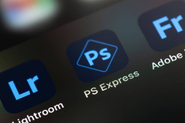 Adobe Photoshop (PS Express) mobil simge uygulaması ekrandaki akıllı telefon iPhone 'unda. Adobe Systems Incorporated, ABD 'li çok uluslu bilgisayar yazılımı şirketidir. Batum, Gürcistan - 12 Nisan 2023