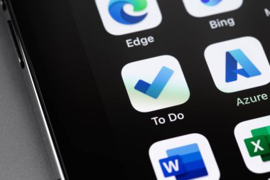Microsoft to Do Mobile uygulaması ekrandaki akıllı telefon iPhone 'unda yakın plan. Microsoft To Do bir görev yönetimi uygulaması. Batum, Gürcistan - 24 Nisan 2023