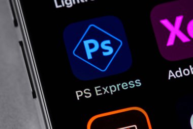 Adobe Photoshop (PS Express) mobil simge uygulaması bir ekran akıllı telefon iPhone 'unda. Adobe Systems Incorporated, ABD 'li çok uluslu bilgisayar yazılımı şirketidir. Batum, Gürcistan - 5 Kasım 2023