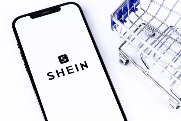 Shein Application Icône Mobile Sur Écran Smartphone Iphone Chariot Panier Photos De Stock Libres De Droits