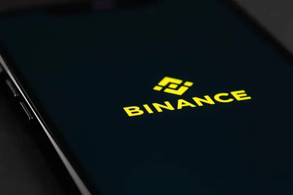 Binance Logo Application Mobile Sur Écran Smartphone Iphone Gros Plan Images De Stock Libres De Droits