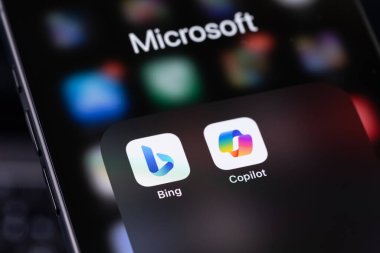 AI ve GPT-4 tarafından desteklenen Microsoft Bing - akıllı telefon iPhone ekranındaki mobil uygulama. Microsoft Bing, Microsoft tarafından geliştirilen bir arama motorudur. Batumi, Gürcistan - 11 Şubat 2024