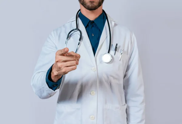 Γιατρός Δείχνει Απομονωμένο Αναγνωρίσιμος Γιατρός Που Δείχνει Δάχτυλα Νεαρός Γιατρός — Φωτογραφία Αρχείου