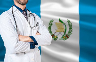 Guatemala bayrağıyla sağlık ve bakım. Guatemala bayrağında steteskoplu bir doktor. Guatemala Ulusal Sağlık Konsepti, Guatemala bayrağında steteskoplu doktor kolu