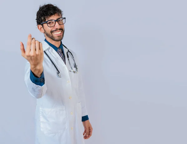Smiling Doctor Inviting Come Isolated Young Friendly Doctor Inviting Come — Stock Photo, Image