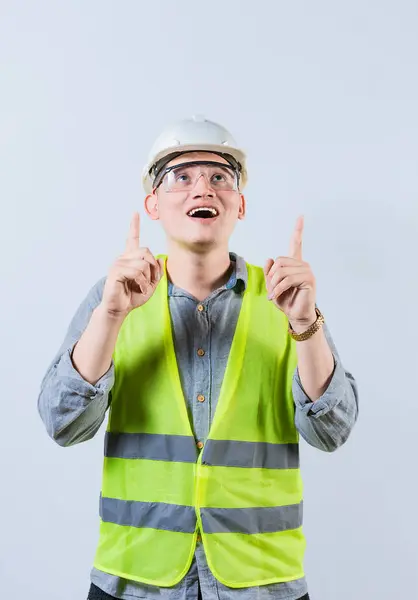 Surprised Young Architect Pointing Amazed Engineer Pointing Advertisement Engineer Astonished — Stock Photo, Image