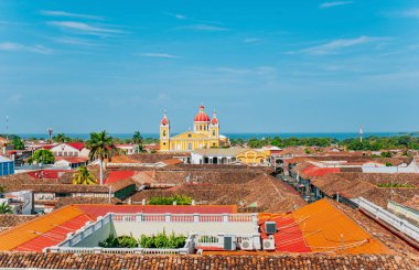 La Merced kilisesinden Granada 'nın koloni katedralinin güzel panoramik manzarası